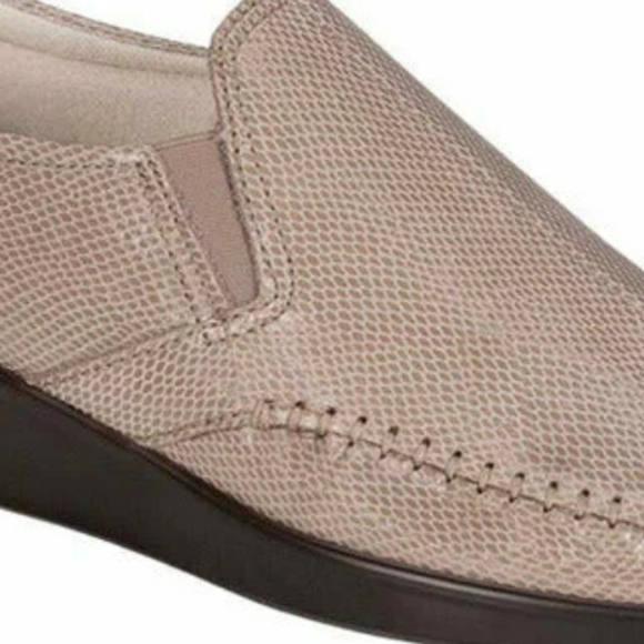 SAS Women's NWOT Tan Loafers - Picture 2 of 10